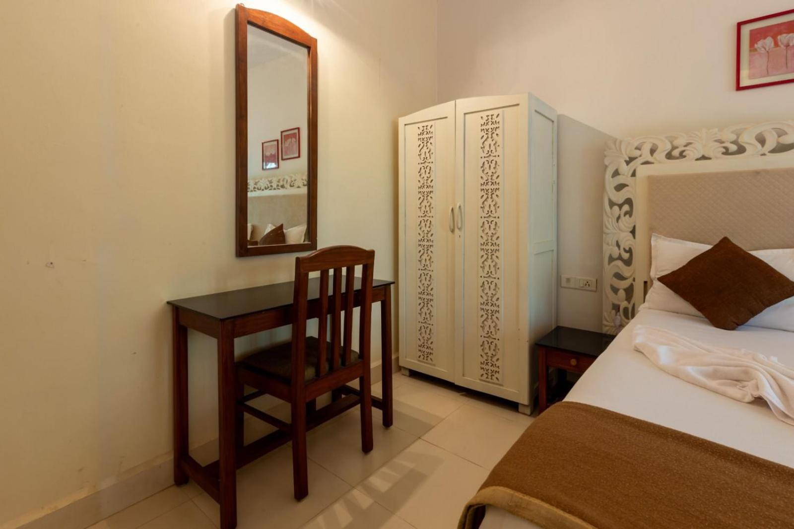 Quirky Stays- 2bhk, Pool,kitchen,wifi Candolim