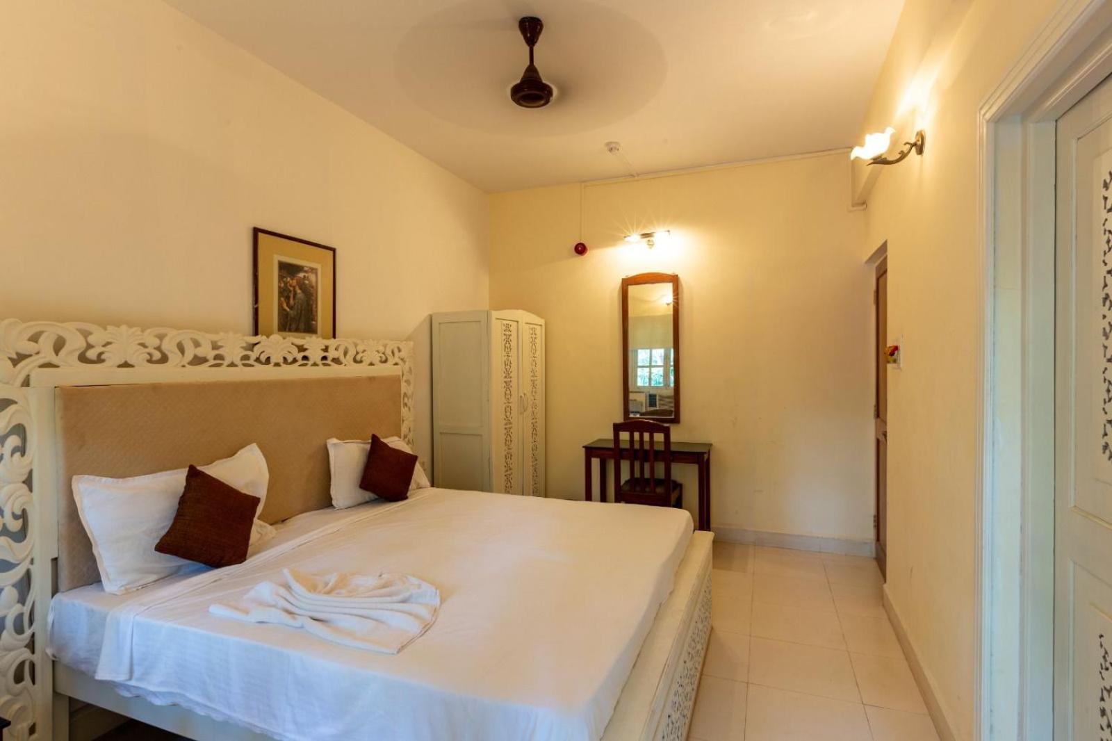 Quirky Stays- 2bhk, Pool,kitchen,wifi Apartment Candolim