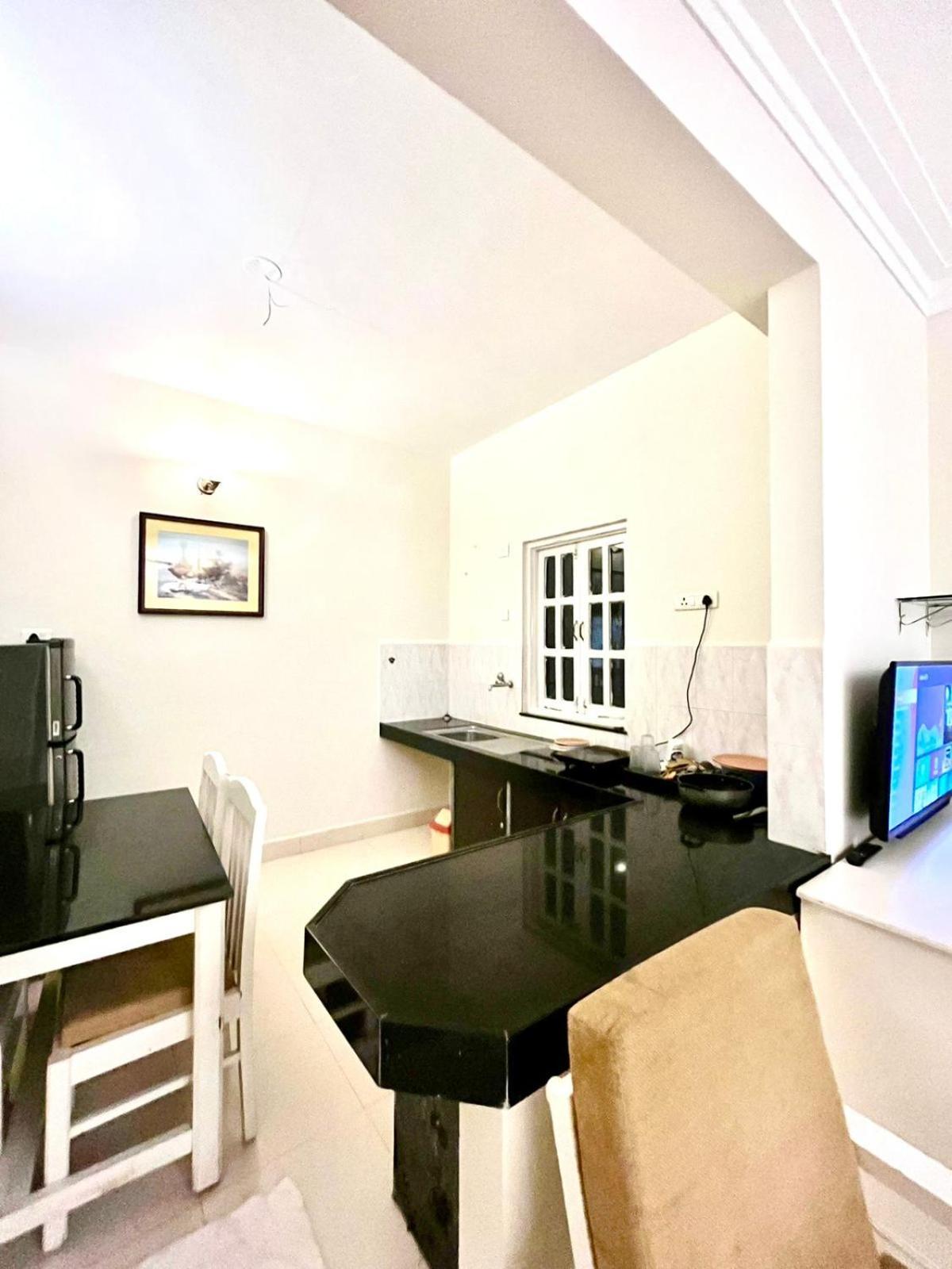 Quirky Stays- 2bhk, Pool,kitchen,wifi * Candolim